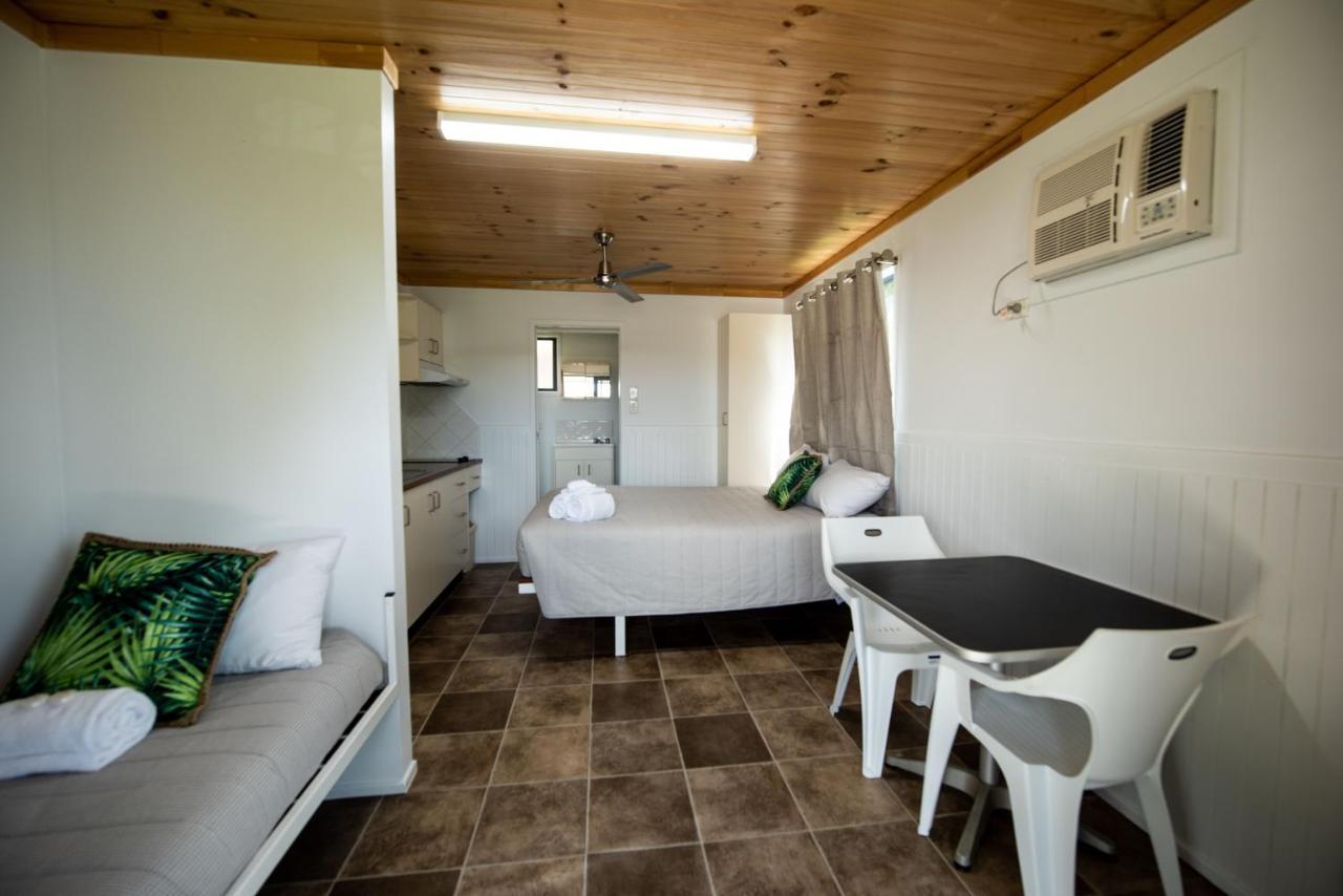 Sarina Palms Caravan And Cabins Village מראה חיצוני תמונה