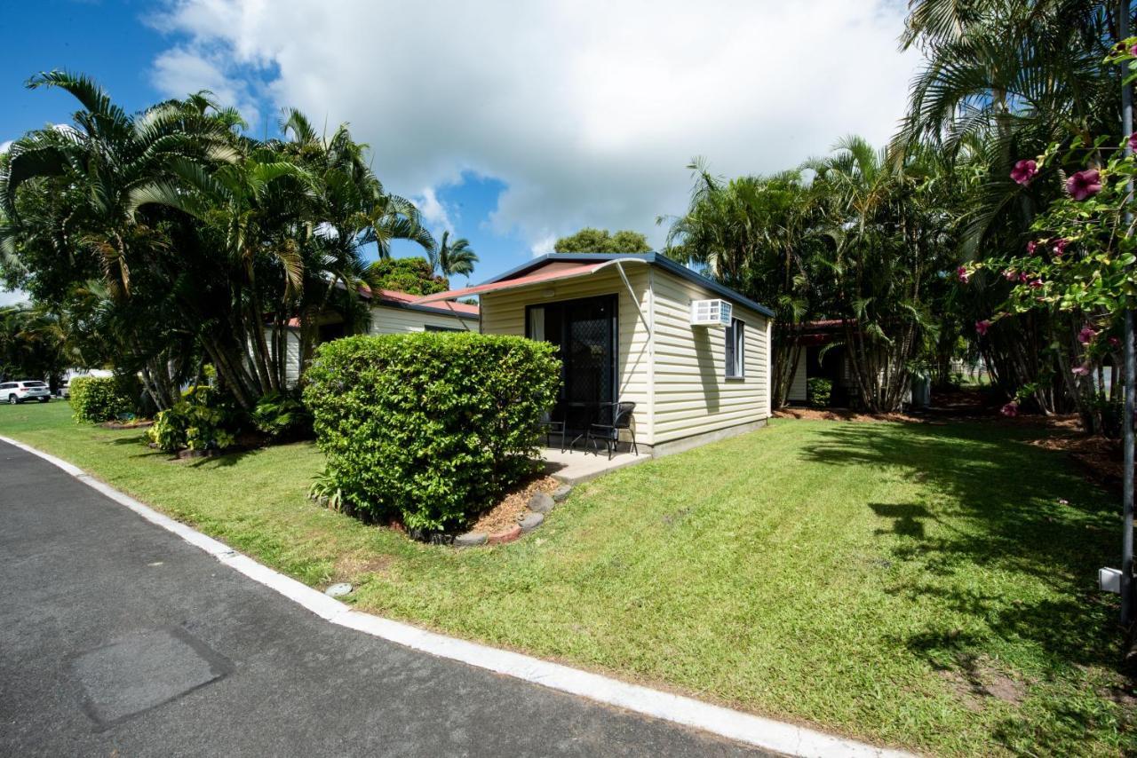 Sarina Palms Caravan And Cabins Village מראה חיצוני תמונה