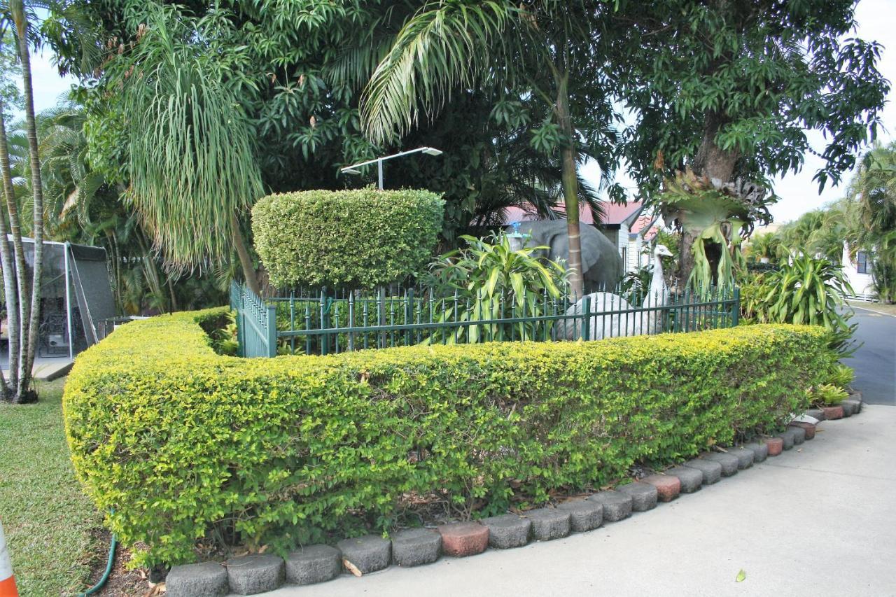Sarina Palms Caravan And Cabins Village מראה חיצוני תמונה